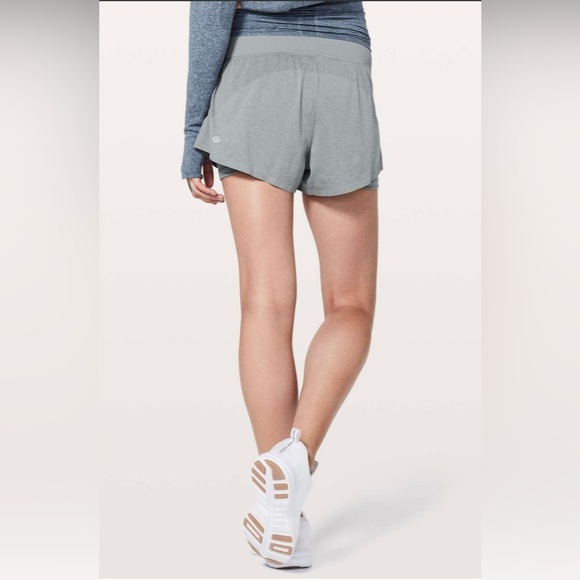 Lululemon Seamless Moves Short 2.5” Magnet Grey , size 4 - Picture 7 of 9